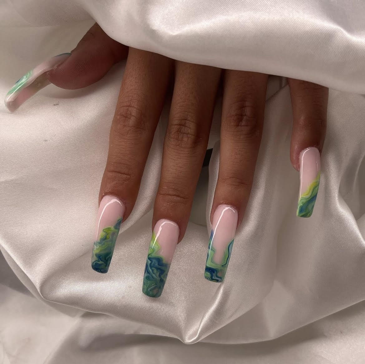 photo ongles fluo