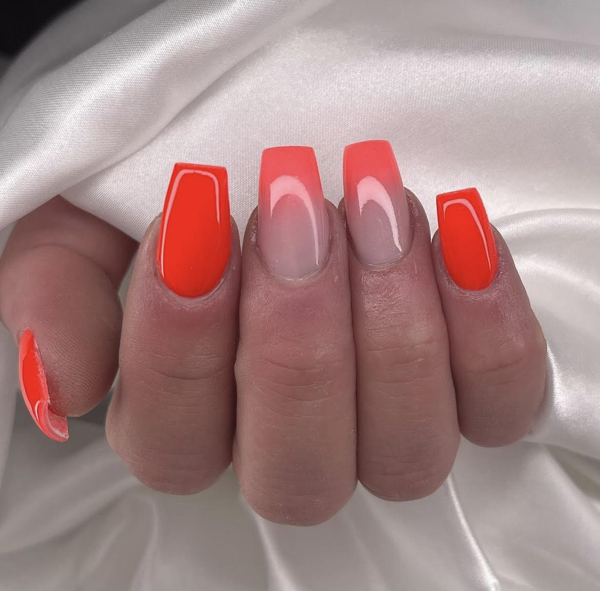 photo ongles fluo