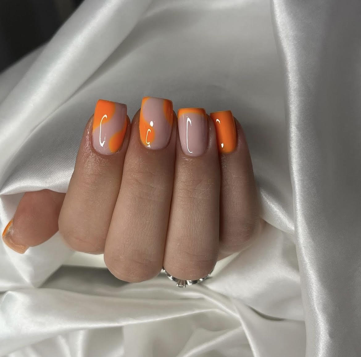 photo ongles fluo