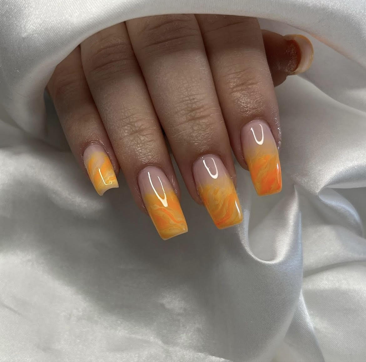 photo ongles fluo